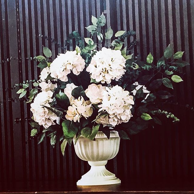 Wedding day for our gorgeous bride! Brought her vision out for the ceremony!! .
.
#houstonbrides #houstonweddings #houstondecor #ceremony #uofh #houstonweddingplanner #weddingdecor #weddingdesign #allafullerdesigns