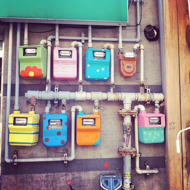 📕📗📘📙Farbige Gaszähler - colorful  Gas Meter Seoul #seoul #color #farbig #gas #meter #gaszähler #wall #wand #korea #southkorea #asia #cute #süß.