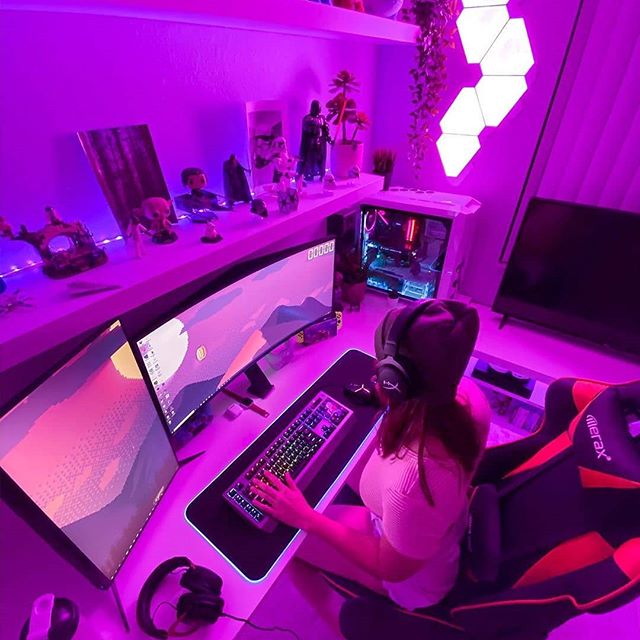What's the first game you'd load up if this setup was yours? 🤔
----
✔️ Follow @techguidehq for more
----
📷 By @brittnaynay3.