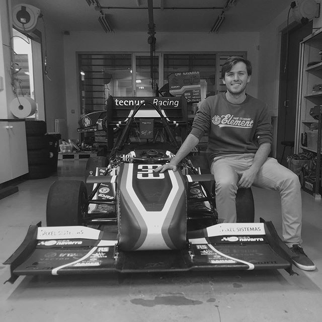 Jon es el #TeamMemberTuesday de hoy, vamos a conocerlo:
Jon Irizar, miembro de chasis.
Años en la Fórmula Student: 2
Equipo favorito: @oxfordbrookesracing 
Frase: 