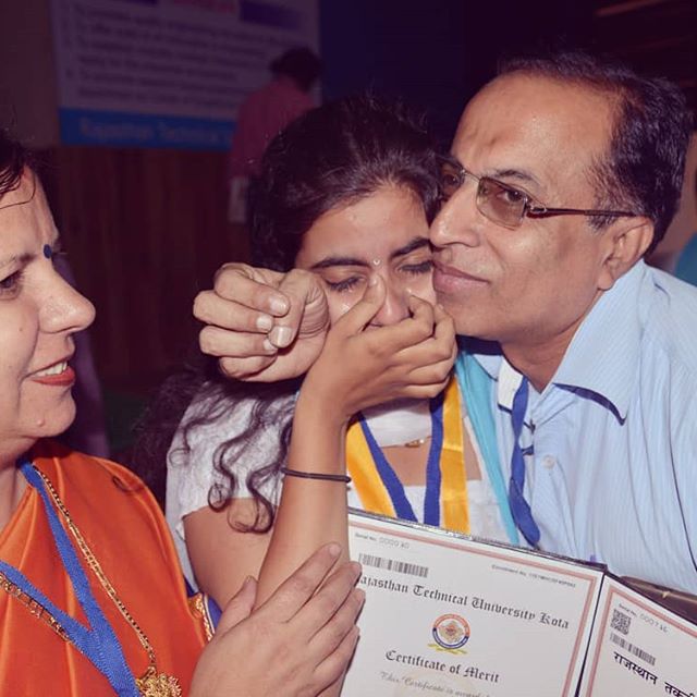 I get reminded of this day 4 years ago. The day I received my Gold medal for being the University topper in B.Tech computer science. I became very emotional and by my side were these people ☺️. My papa and mummy. .
.
.
Shepower ::If I have to talk of someone who is playful, caring, loving and supportive, I would be incorrect to name only my Mummy☺️. Both my parents , perform their roles interchangeably. At times , mummy takes dominance and becomes angry young woman😂, while papa becomes meek. At other times , papa performs the role he ought to.
.
.
Tomorrow, 14th March , I will receive another award for being the topper in the first year of my  Post Graduation ☺️😍. Hence, I get reminded of this day from the past again. . .
I love you all!!!!
.
Keep blessing me☺️🤩
.
.
Humko follow to Kro na baba 
Follow @foodiekart🤗🤗
.
.
@ckbirlahospitalsindia @theiisuniversity .
#womensdaycontest #womenempowerment #goldmedalist #jaipurbloggers #jaipurblogger #rajasthani #rajasthantechnicaluniversity #convocation #btech #engineeringstudent #punjabi #arora #emotional #kota #rtu #thegreatindianfoodie #motherdaughter #delhibloggers #indianfoodblogger #lifestylebloggers #indianbloggers #iloveyouall #BMBshepower #shepowerclick.
