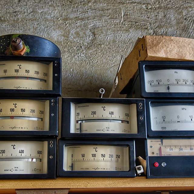 industrial thermometers and pressure meters... 🏭
#patina_perfection #tv_hiddenbeauty #rsa_preciousjunk #decay_illife #mytexturefix #fadedbeautyindecay #urbex_photogroup #urbexchampions #abandoned_excellence #unsung_tiny_heroes #metering #raw_community_member #thehub_details #total_details #addicted_to_details #a_2nd_look #raw_collage #jj_industrialindecay #industrialbeauty.