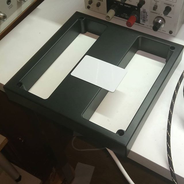This #RFID reader from #AliExpress is pretty big and weighs 1.2KG. Depending on card orientation, ranges of up to 70cm are possible, but beware of the #Wiegand protocol which I will talk about more soon.
#125khz #nfc #nfctag #rfidtag #cardreader #iot #internetofthings #industrie40 #embedded #embeddedproject #wireless #hamradio #134khz #rs485 #maker #diyelectronics #LF #inventory #logistics #kartenleser #rfidscanner.