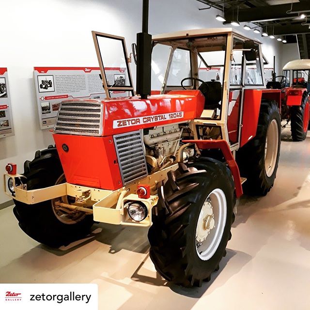 ZETOR CRYSTAL is the first tractor in the world to have less than 85 decibels of noise in the cab. Do you have this strong machine at home? 🤗🚜
Repost from @zetorgallery.