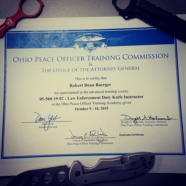 Law Enforcement Duty Knife Course coming in 2020! Most of us in the biz carry some type of knife on a daily basis.  This will course will review and test three potential functions of a duty - rescue, self defense and utility. Check www.StrategicTraining.org often for more information and registration. #securitytraining #armed #qualification #protectionofficer #churchsecurity #security #veteranownedbusiness #veterans #certification #executiveprotection #vipprotection #dignitaryprotection #armedguard #armedsecurity #ohio #knifedefense #utilityknife  #glassbreakers @benchmade @kershaw.